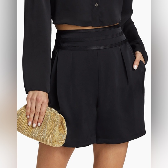 Joss Pleated Shorts in Black NWT - Picture 1 of 7